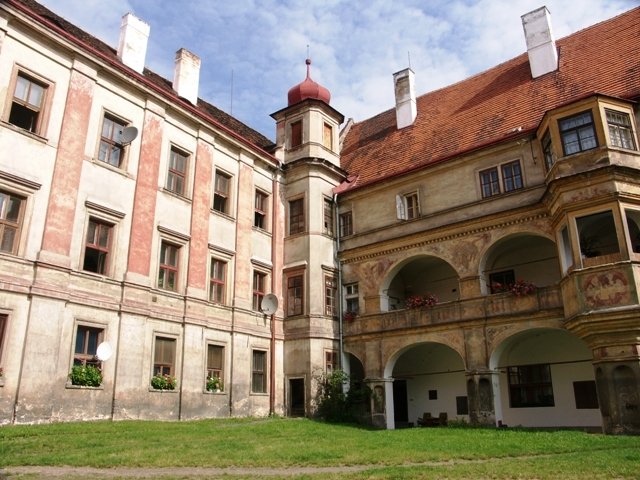 Informační centrum s expozicemi Bělá pod Bezdězem