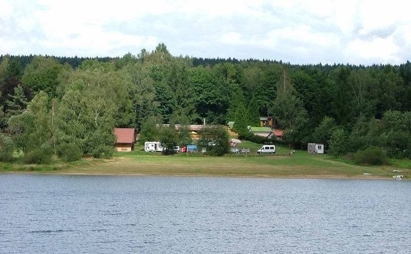 Yachtclub Pardubice, sportovní areál a ubytování na Seči