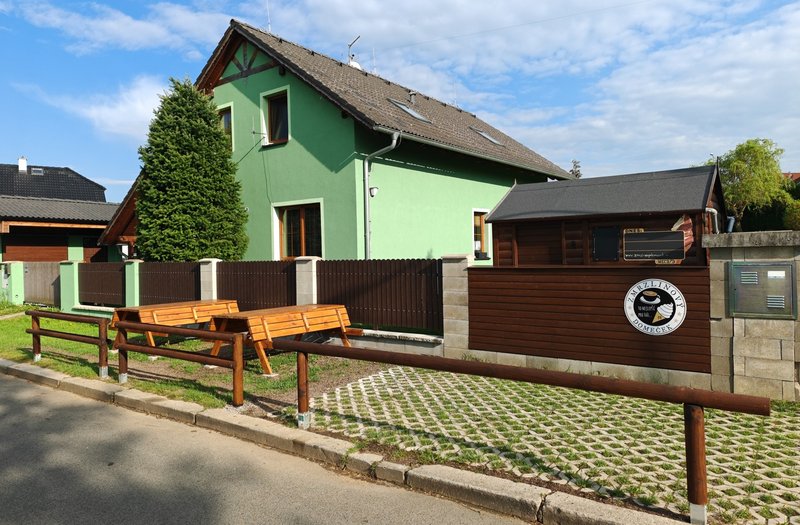 Zmrzlinový a Vinný domeček Hrádek