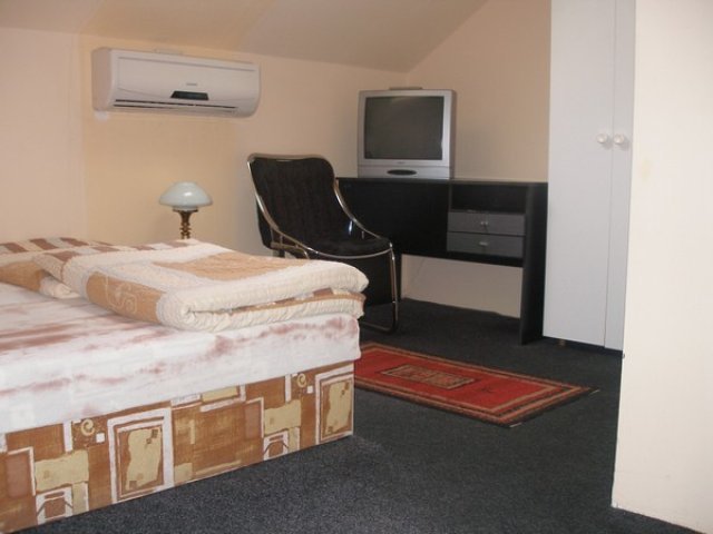 Restaurace-Pension-Vinařství U Šťastných